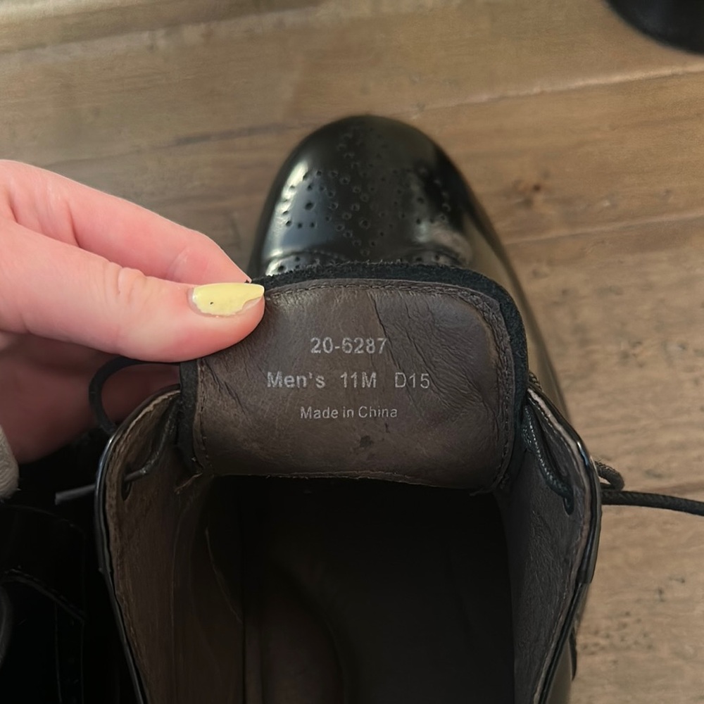 New in Box Johnston & Murphy Black Shoes - Picture 4 of 5